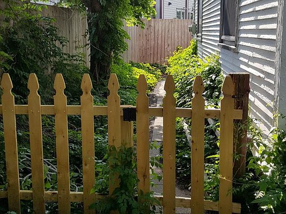 Side walk to back entertaining area