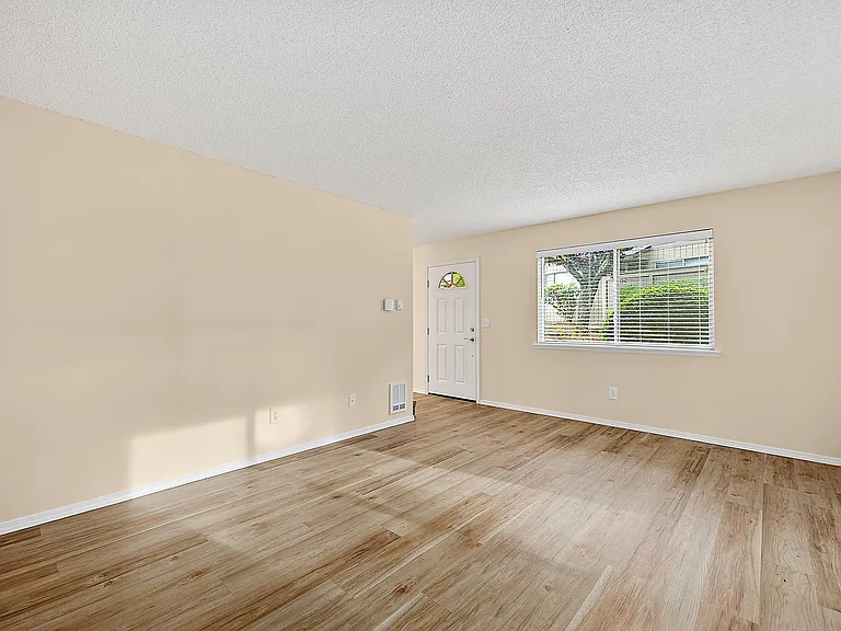 6012 N 15th St #D106 — Photo 6