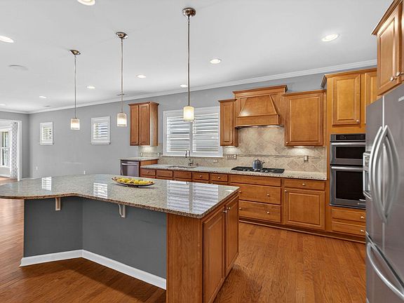 5th image of 820 Gaston Manor Dr