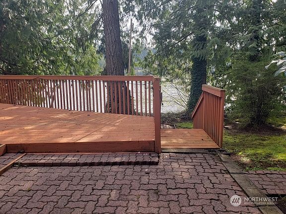 4th image of 1608 Camelot Park SW