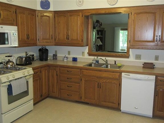 4th image of 131 Oakmont Dr