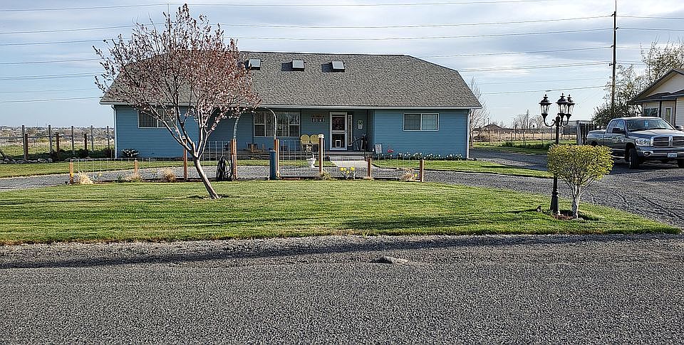 1st image of 8849 Hillcrest Dr NE