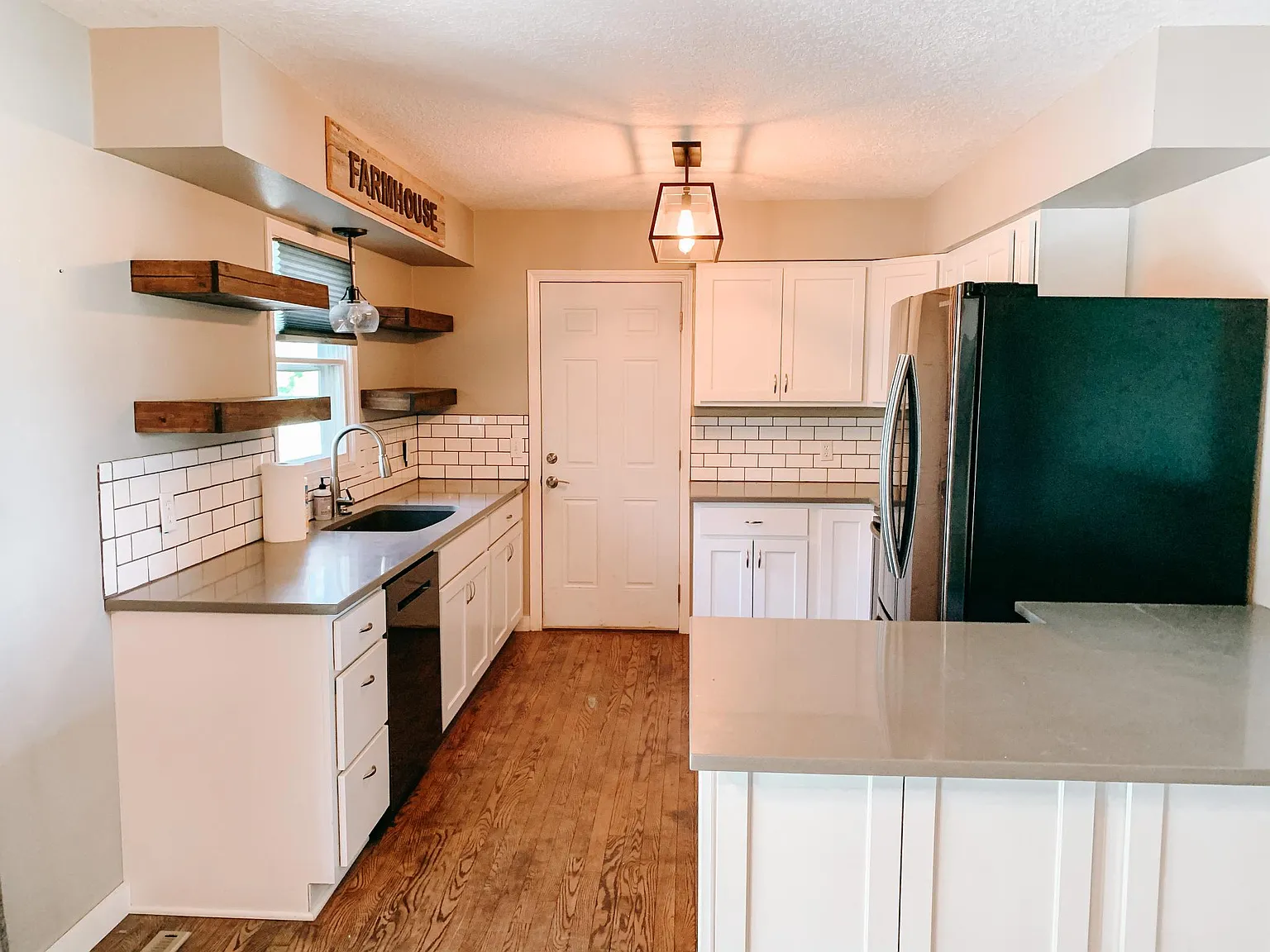 3 bed, 1688 sqft, $2,450 — Photo 3