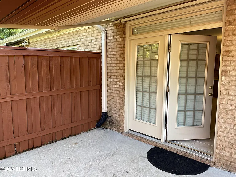 411 Avenshire Ct — Photo 30