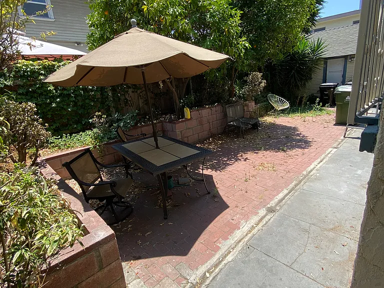 1130 S Hoover St #A — Photo 5