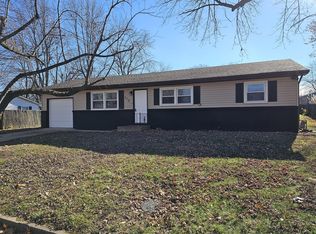 512 W Pearl St, Aurora, MO 65605