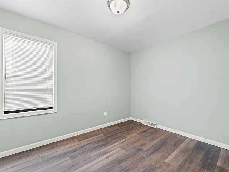 29131 Coolidge St — Photo 11
