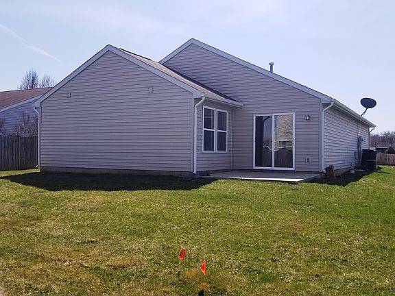 3rd image of 830 Harrington Dr