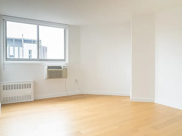500 2nd Ave #2A — Photo 3