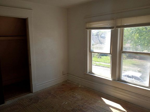 3rd image of 319 E Archer Ave