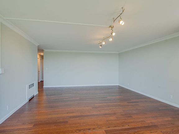 4th image of 1 Claridge Dr APT 628