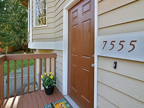 2nd image of 7555 NE Beachwood Ave