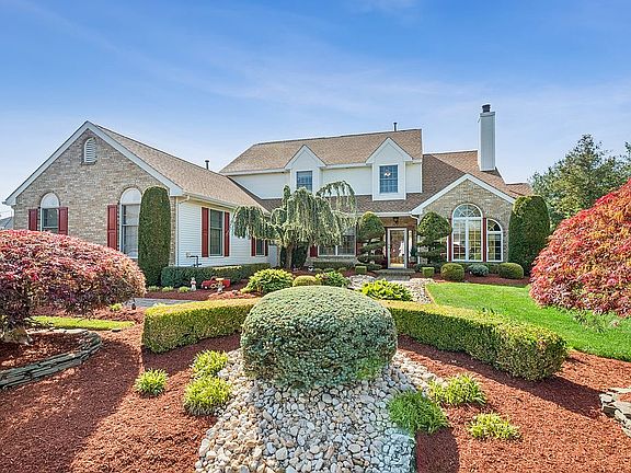 4th image of 6 Bray Hollow Ct