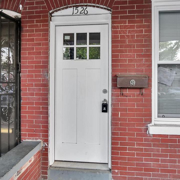 1st image of 1526 W 4th St
