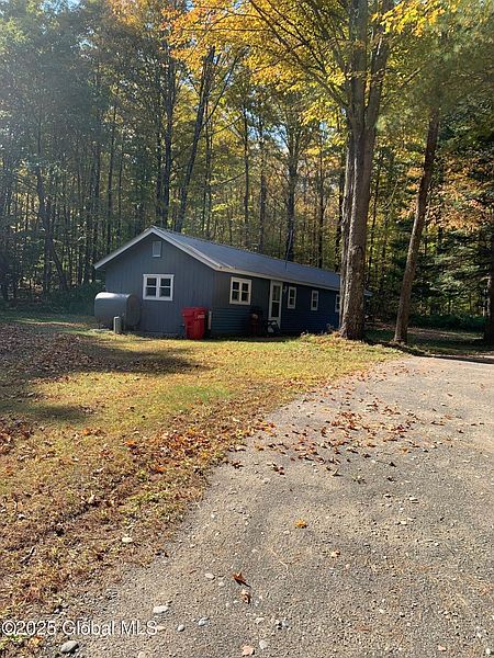 5th image of 326 Middle Road