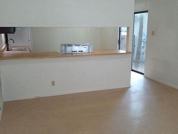 4th image of 9655 Bratton Dr