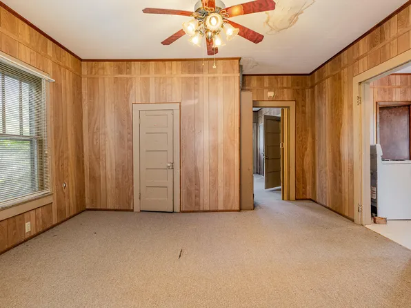 209 E Pine St, Pine Level, NC 27568