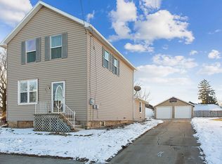 207 W Water St, BRILLION, WI 54110