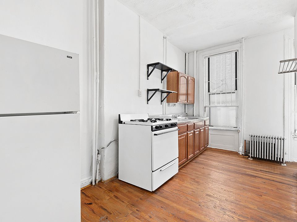 2nd image of 446 3rd Ave #L1