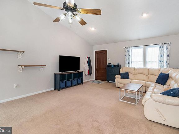 4th image of 549 Grant Dr #549