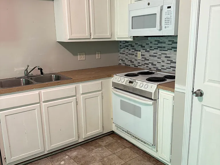 816 Westbrook Ct — Photo 5