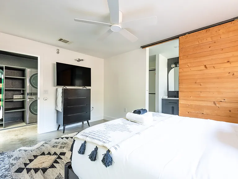 2202 Santa Rosa St — Photo 13