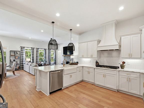 5th image of 65 Starr Pl