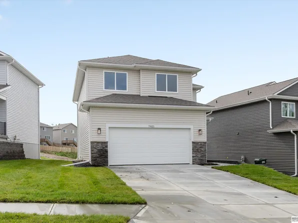 7921 94th St, Omaha, NE 68122