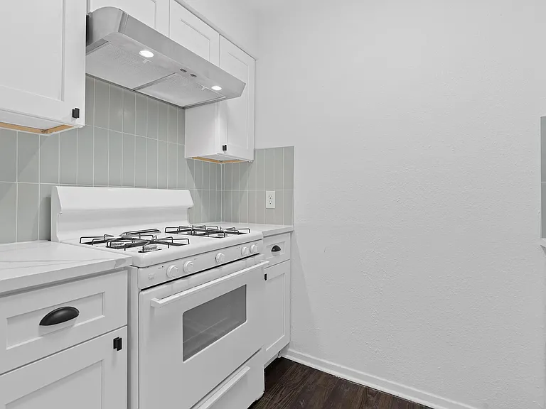 7200 Creekside Dr #D — Photo 3