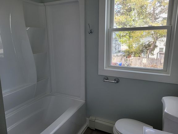 5th image of 271 Cowden St Floor 2