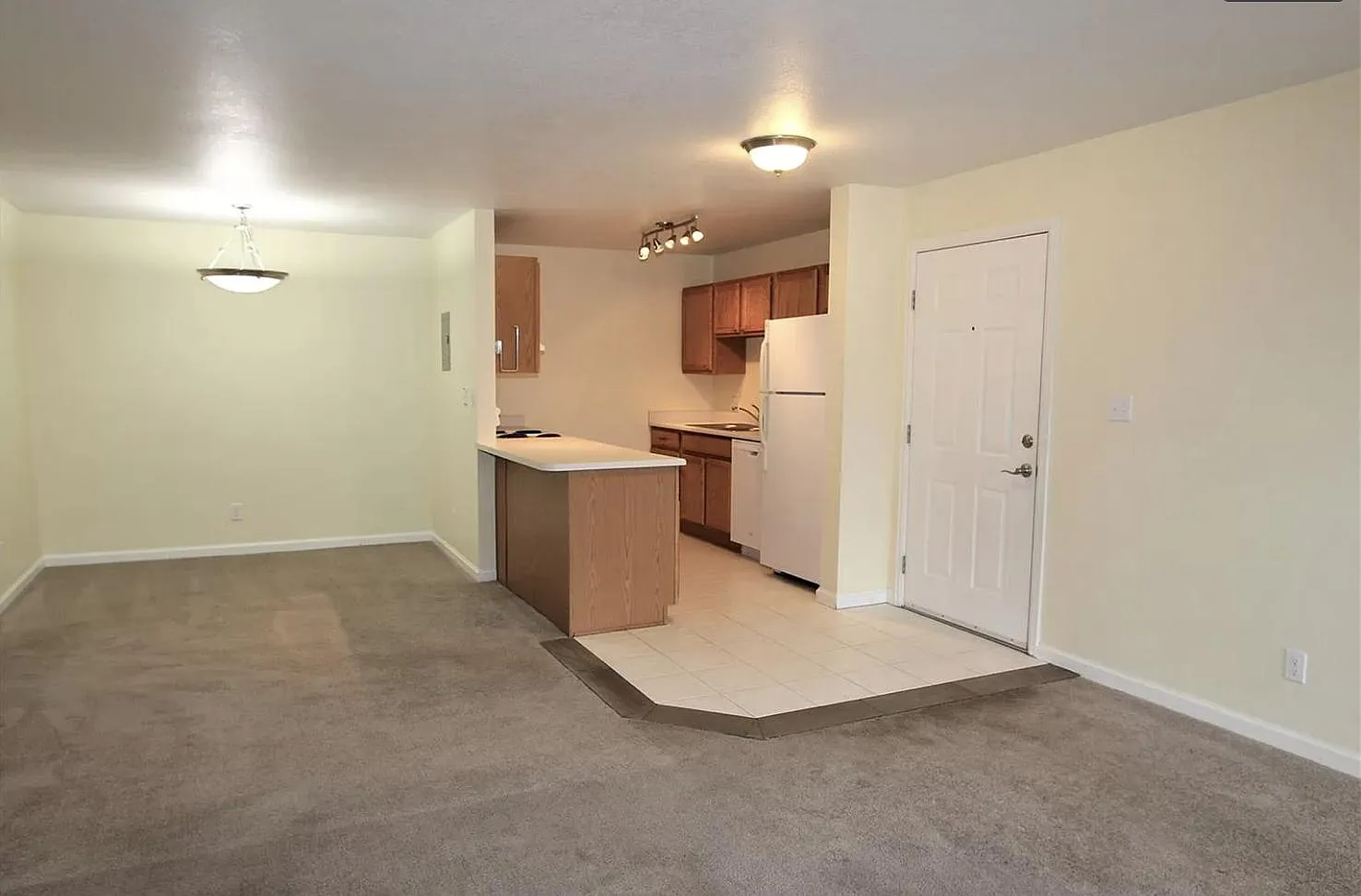 2 bed, 1055 sqft, $1,700 — Photo 3