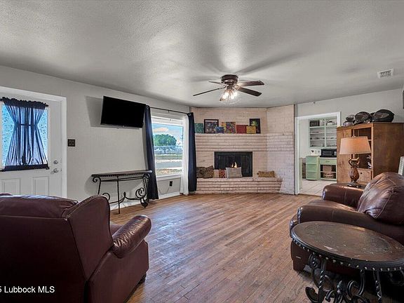 5th image of 1006 N Avenue F