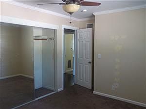 5th image of 212 E Grove St