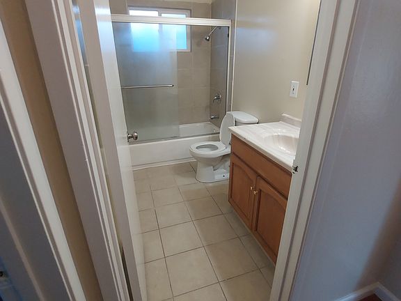 5th image of 4398 Hamilton Ave APT A