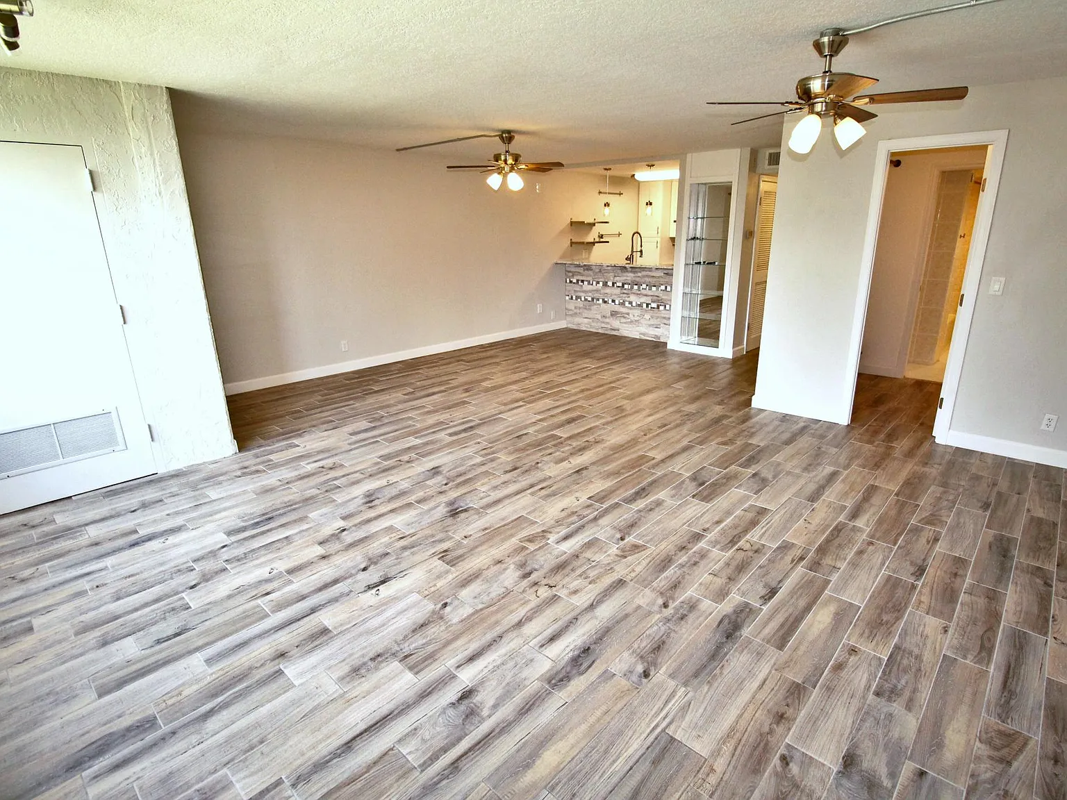 2621 Cove Cay Dr — Photo 4