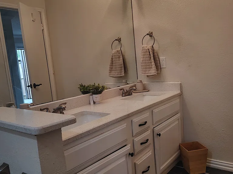 Double sink bathroom!
