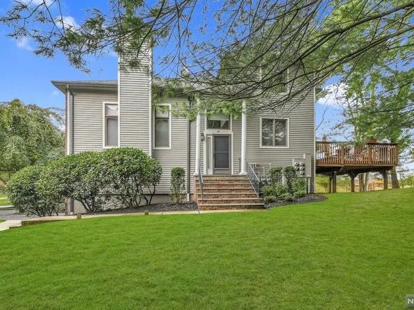 92 Lakeview Dr, Old Tappan, NJ 07675