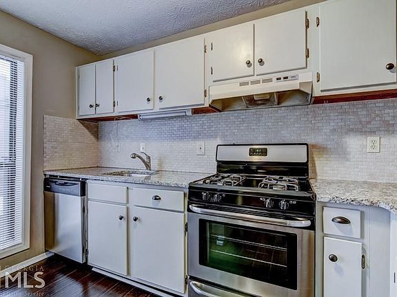 3rd image of 2608 Cumberland Ct SE