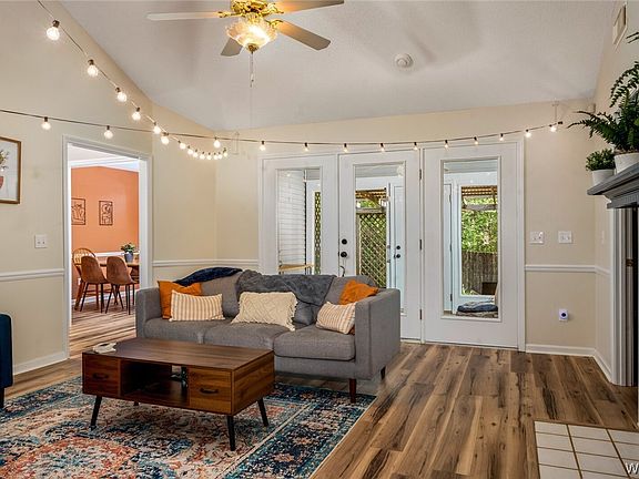 4th image of 2524 Meadowlark Ln