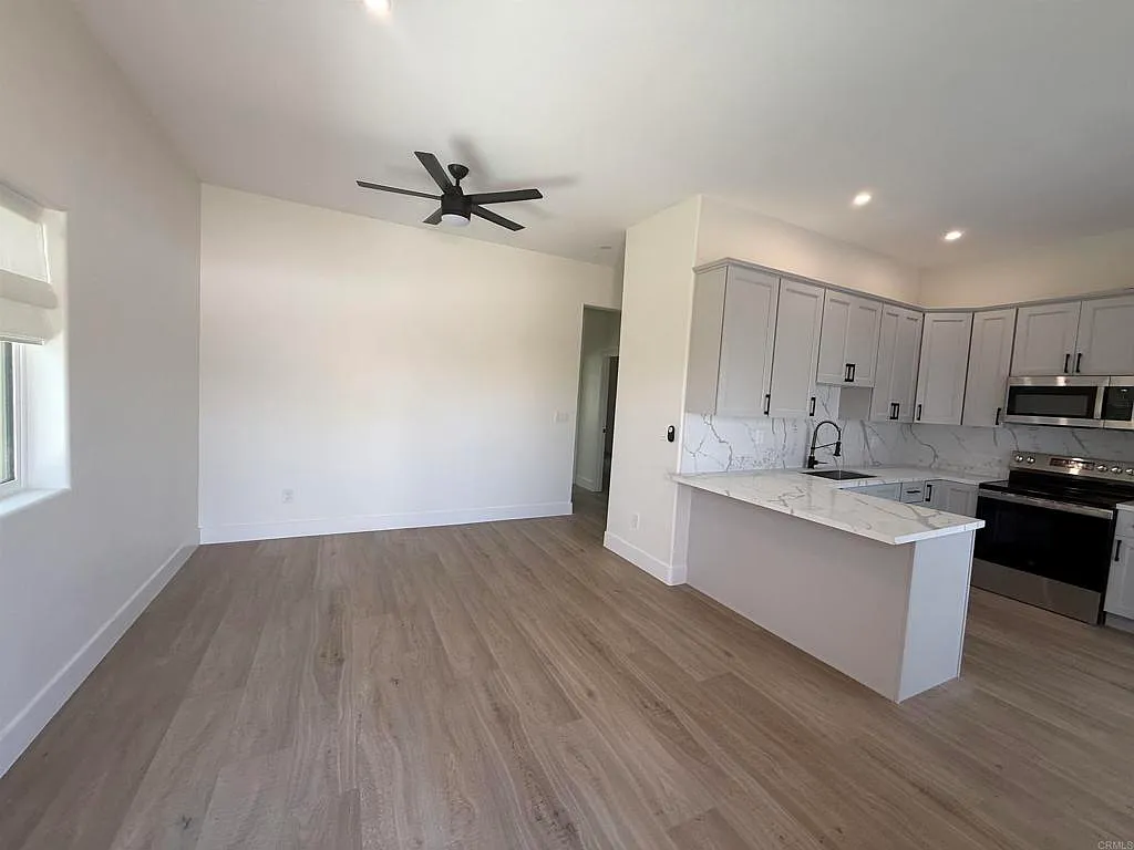 2 bed, 1.0 bath, 784 sqft, $3,200 — Photo 3