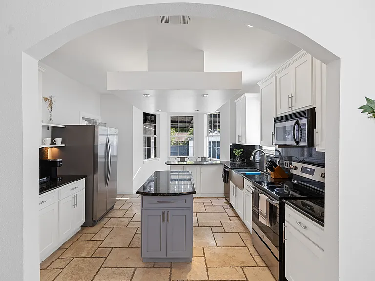810 Turner Ave — Photo 4