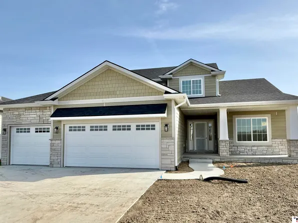 8511 Butterfly Ct, Lincoln, NE 68526