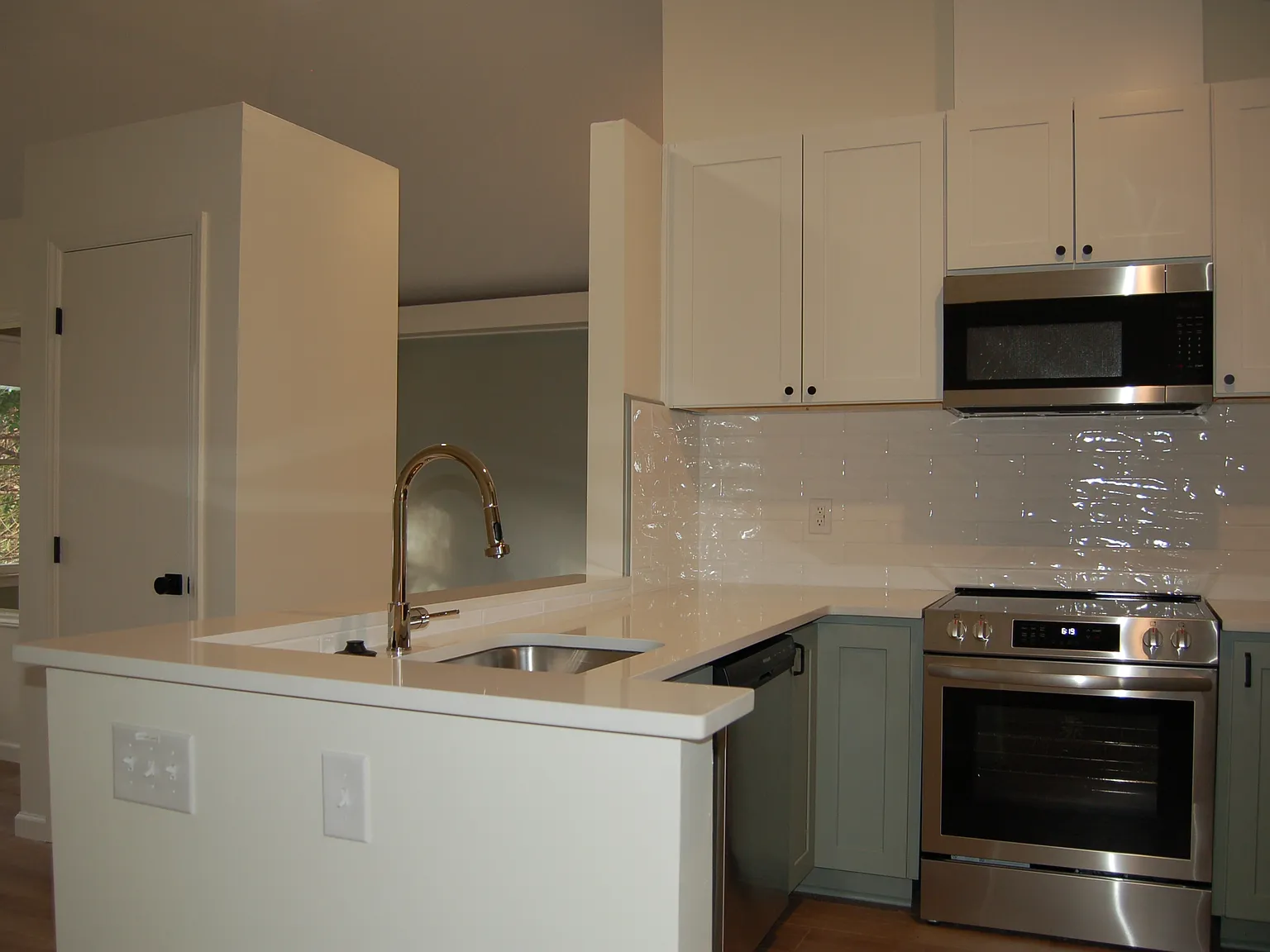 1 bed, 576 sqft, $1,350 — Photo 3