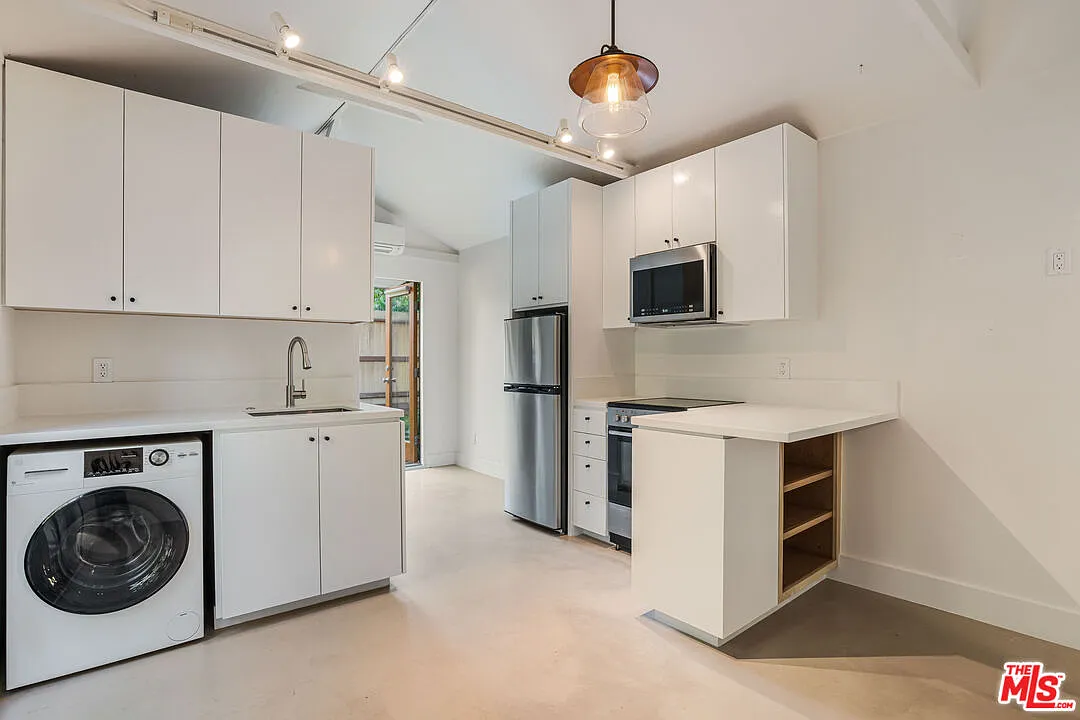 1 bed, 1.0 bath, 500 sqft, $3,950 — Photo 4