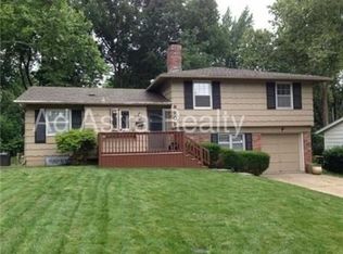 8909 W 71st St, Prairie Village, KS 66204