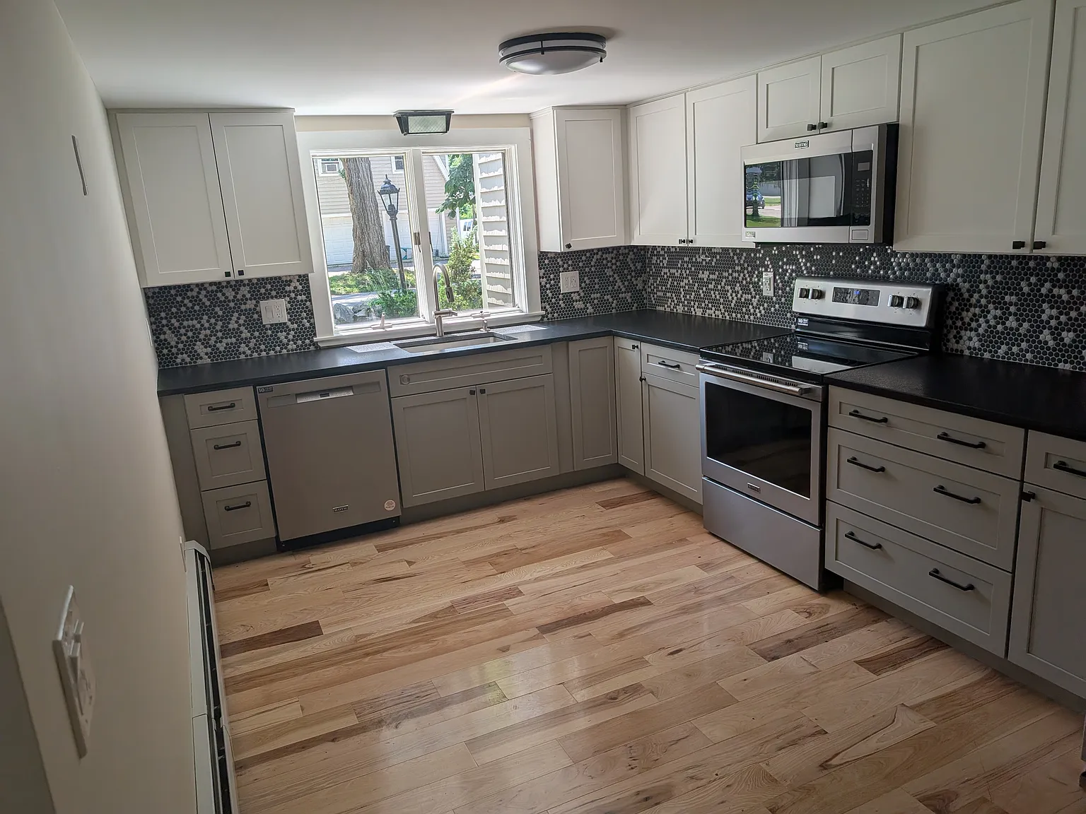 4 bed, 2088 sqft, $3,950 — Photo 3