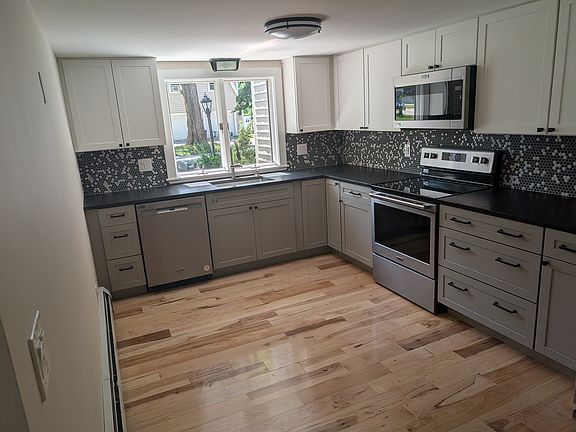 3rd image of 46 Hammond St