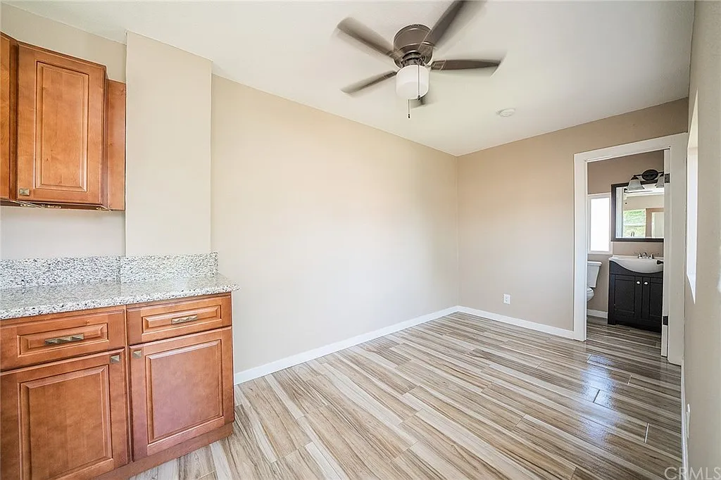 Studio, 300 sqft, $990 — Photo 3