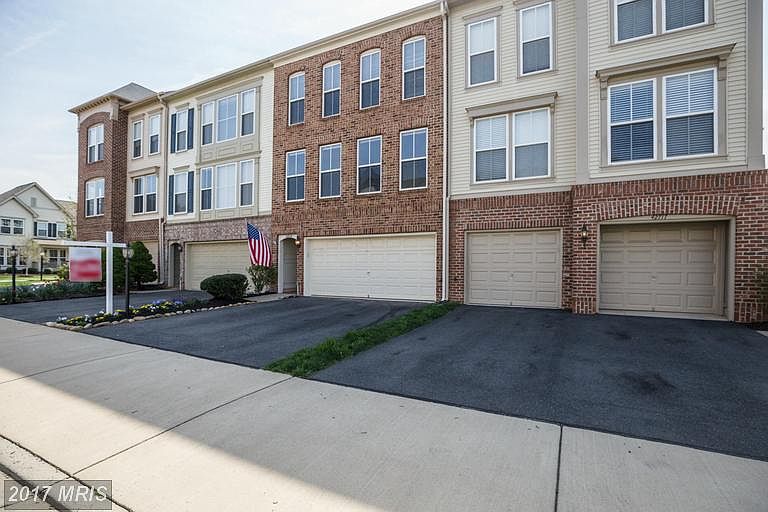 1st image of 42719 Twinleaf Dr