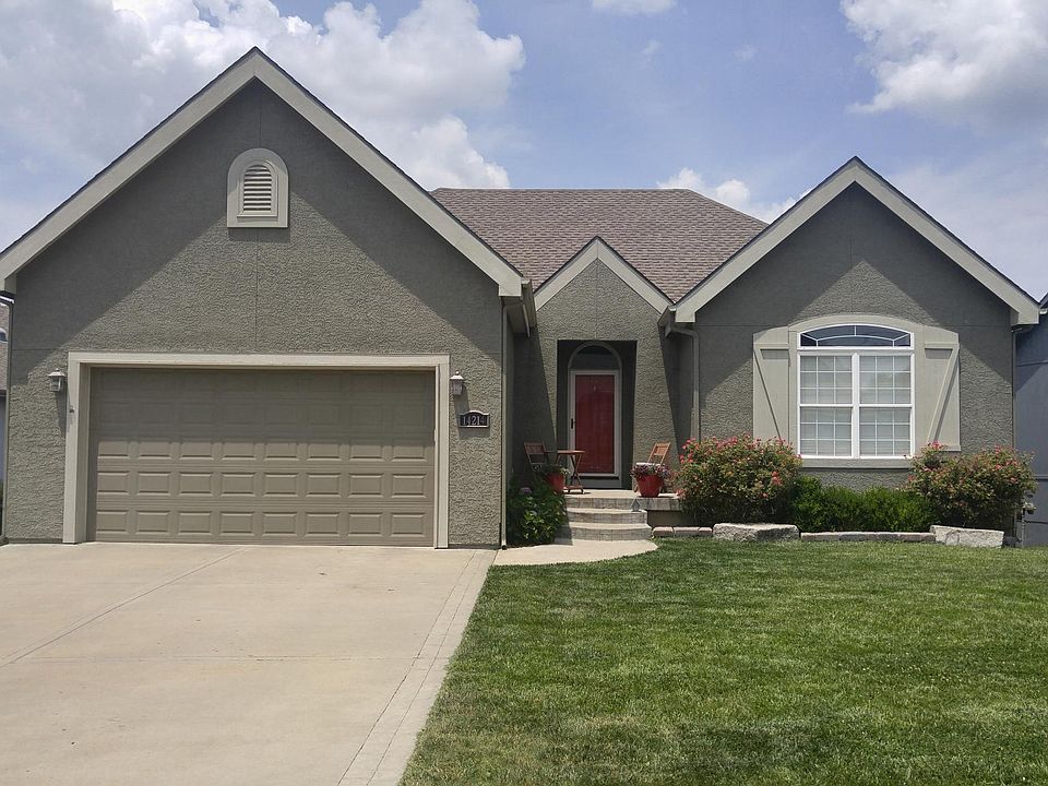 South Facing Reverse Ranch